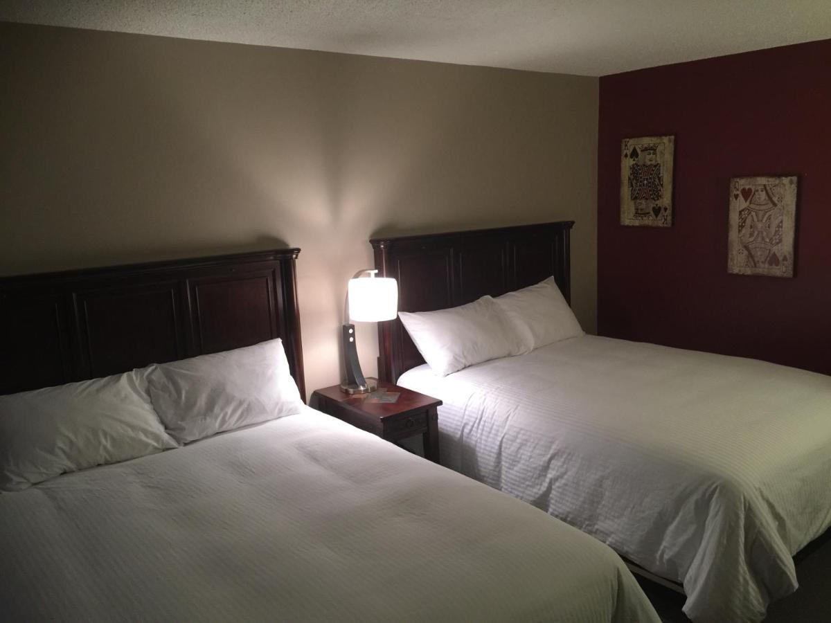 Jolly Giant Pub & Motel Willow Bunch Buitenkant foto