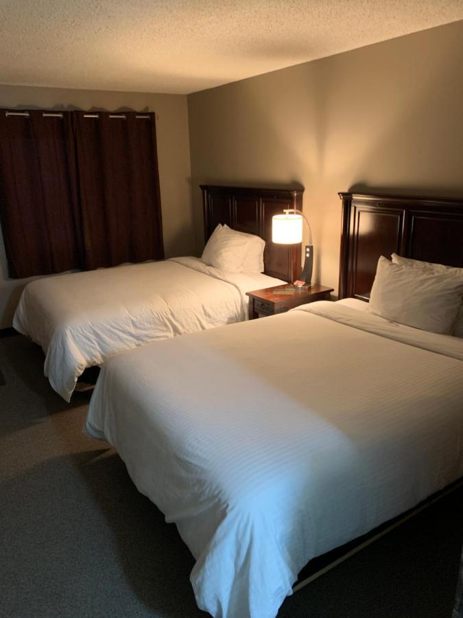 Jolly Giant Pub & Motel Willow Bunch Buitenkant foto
