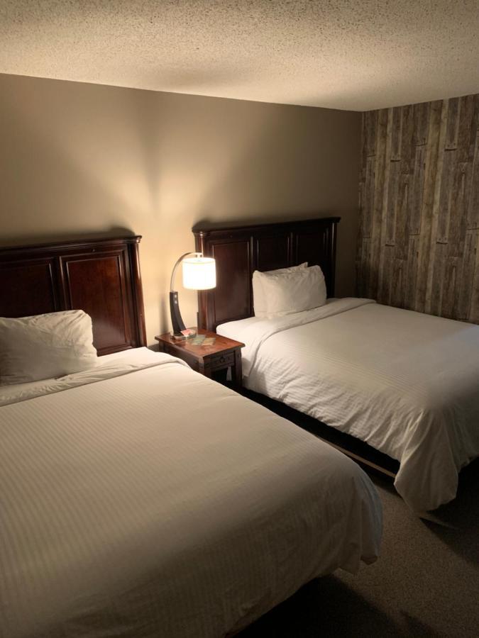Jolly Giant Pub & Motel Willow Bunch Buitenkant foto